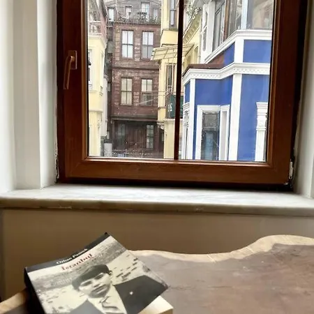 Redecorated Flat With Huge Library 100 Mbps Speed Lejlighed