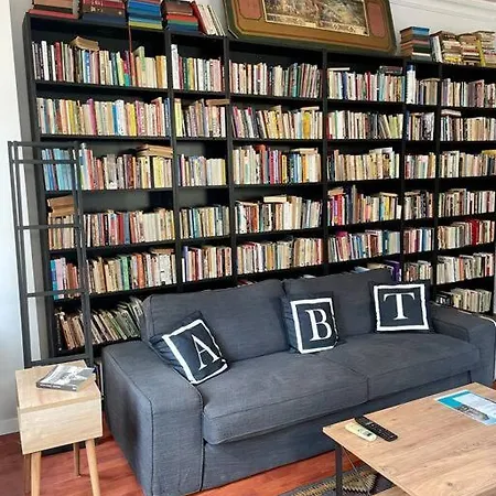 Redecorated Flat With Huge Library 100 Mbps Speed