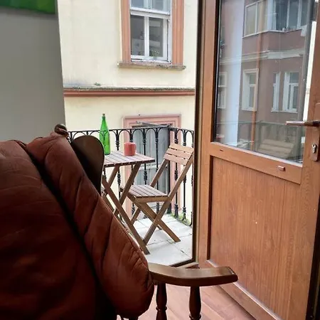Apartment Redecorated Flat With Huge Library 100 Mbps Speed