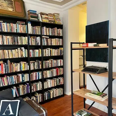 Redecorated Flat With Huge Library 100 Mbps Speed شقة *